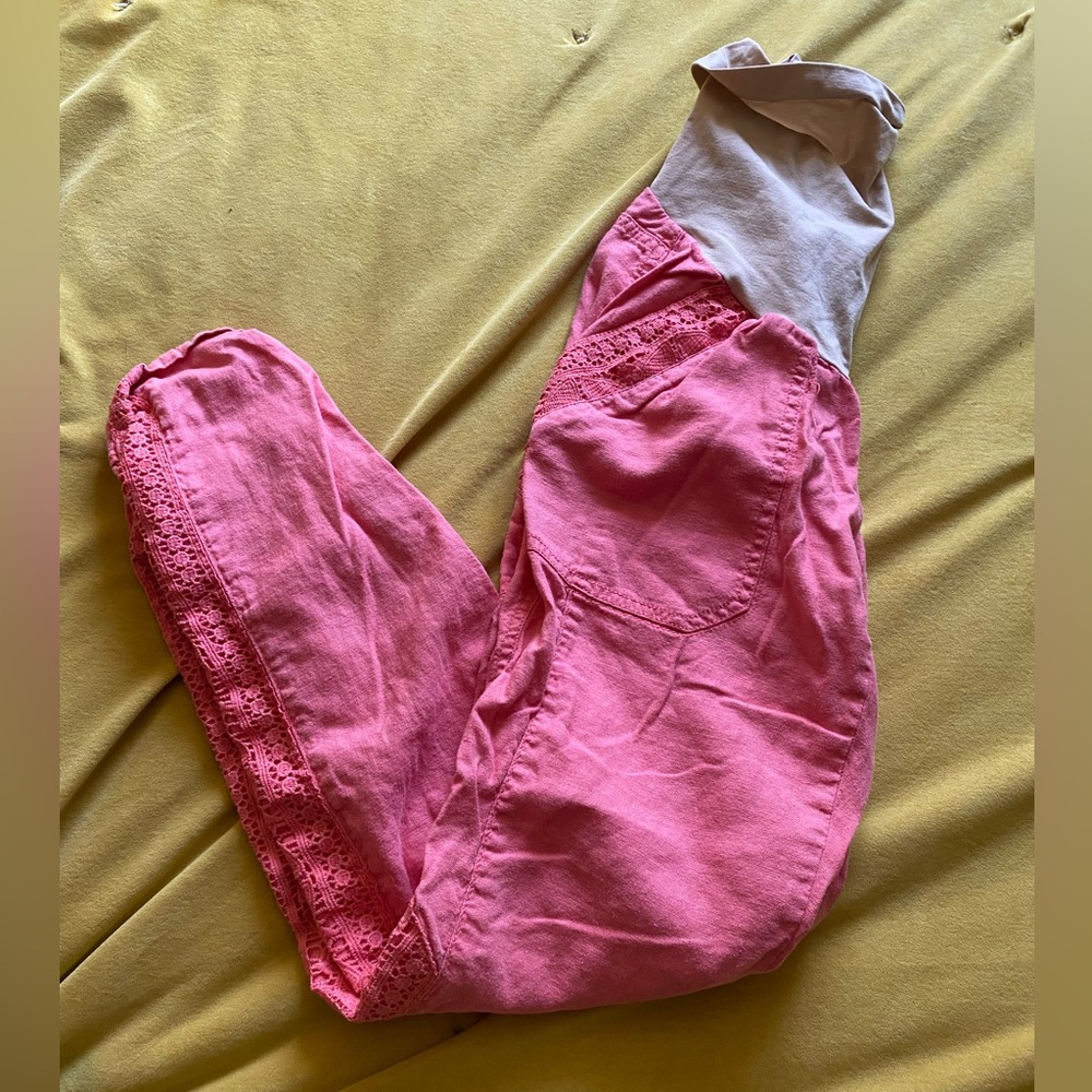 Motherhood Maternity - Capris / Cropped Pink Lace Trim Pants - Small - EUC